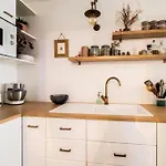 Sublime Spacious Apartment In Menilmontant